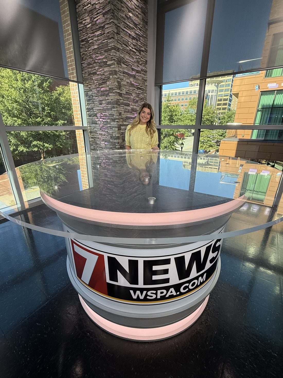 Alyssa Lucci behind the anchor desk at the WSPA 7News studio